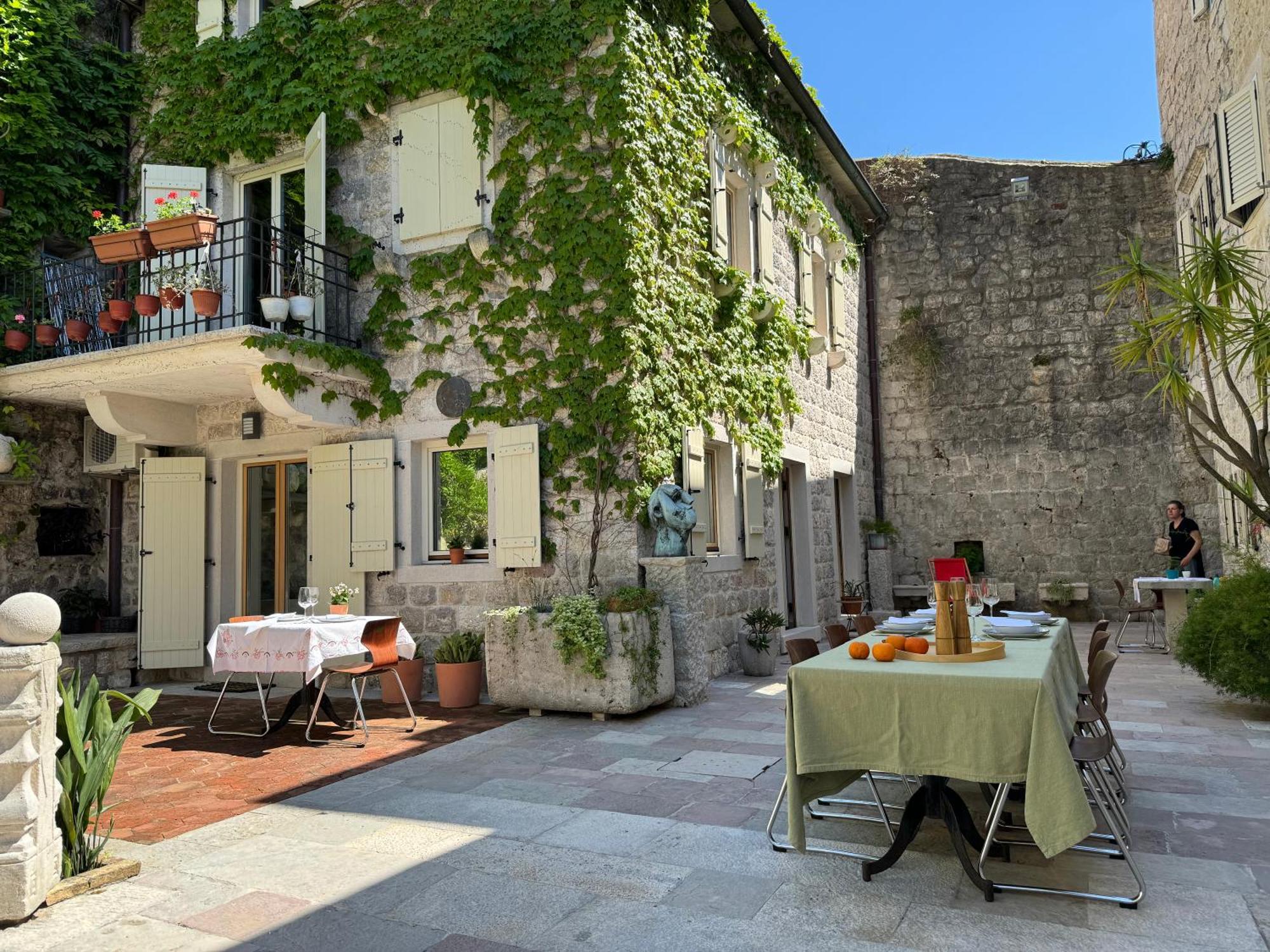 Olea In A Historic 17th Century Palace Apartment
